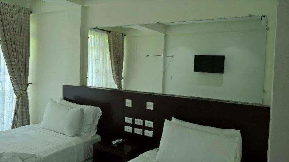 Boracay Midtown Hotel Balabag  Екстер'єр фото